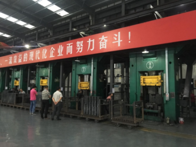 如何提高鎂碳磚質量？華隆伺服電動螺旋壓磚機給你答案