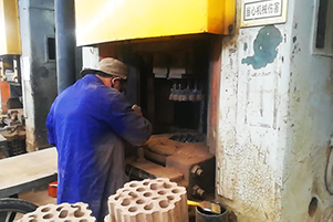 耐火磚壓力機(jī) 耐火磚壓力機(jī)